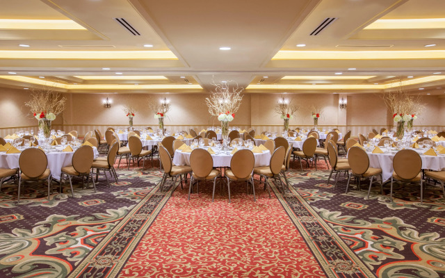 Crowne Plaza Louisville Airport Expo Ctr by IHG