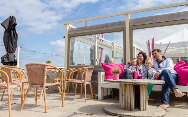 Restyled holiday home with fireplace near the beach