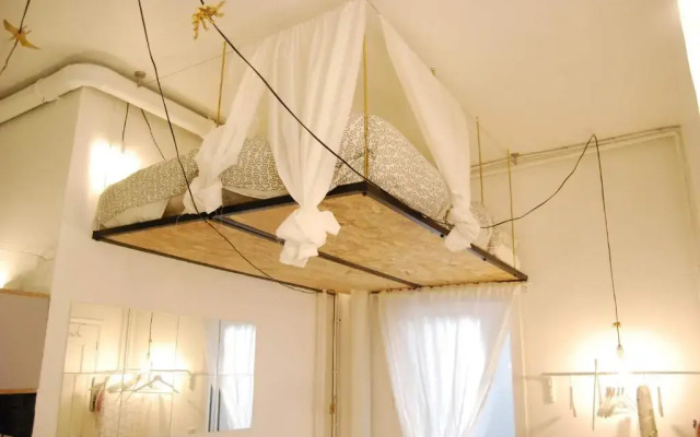 Arty 20m² district of BATIGNOLLES