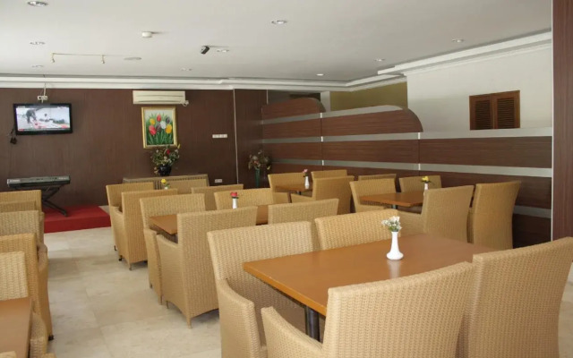 OYO 186 Bintang Jadayat 1