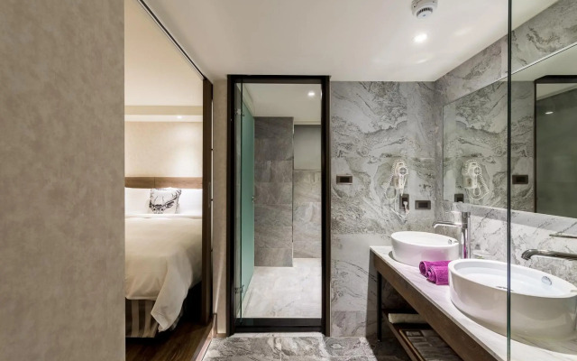 Lan Kwai Fong Garden Hotel