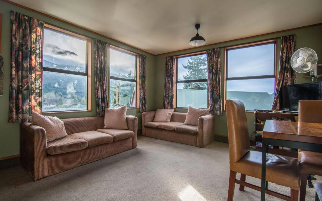 Lake Hawea Hostel