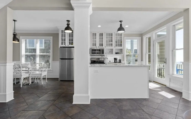 Shearwater 4 Bedroom Home by RedAwning
