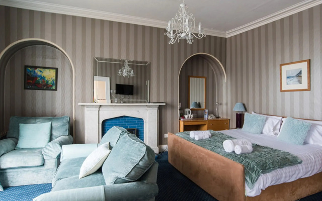 Gwesty'r Marine Hotel & Spa