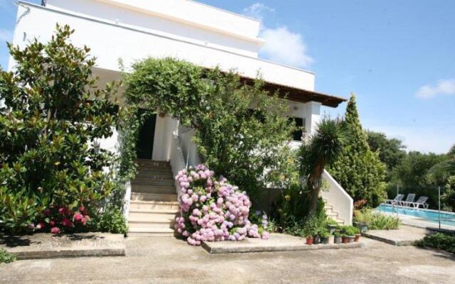 Villa Dina