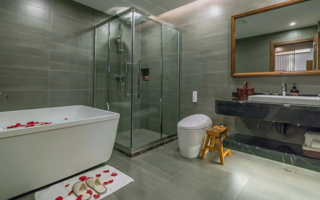 Lize Graceland Artistic Suite Inn