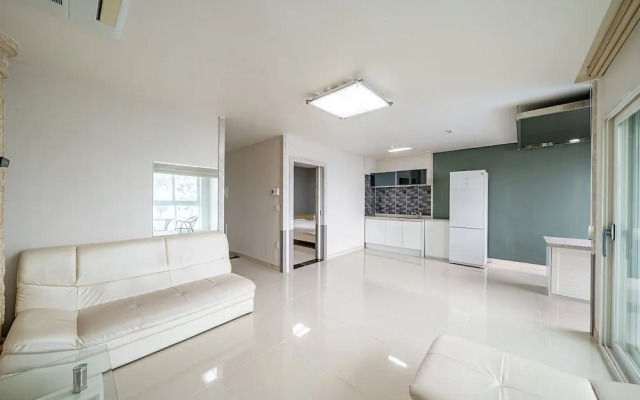 Pohang Pinewave Sea & Spa Pension