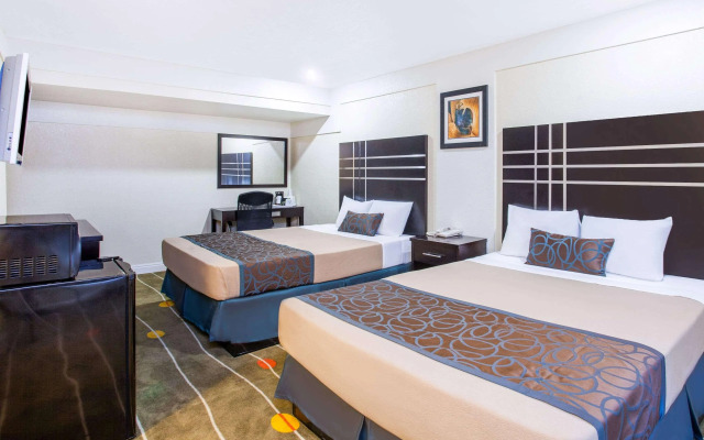 Travelodge by Wyndham Fresno Yosemite Area