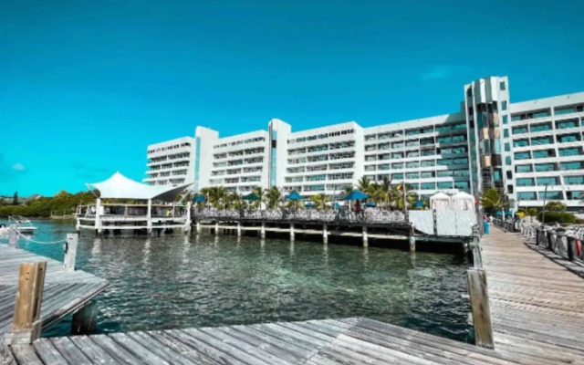 Apartamento con Vista al Mar en Sunrise