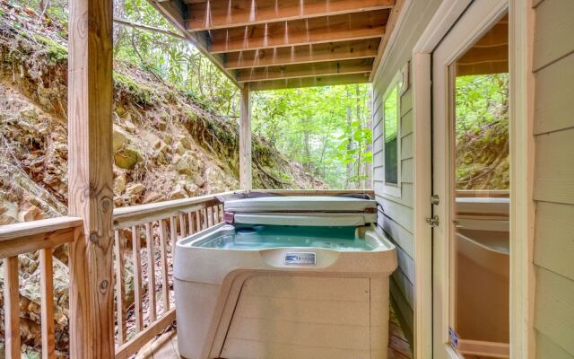 Family-friendly Gatlinburg Home w/ Hot Tub!