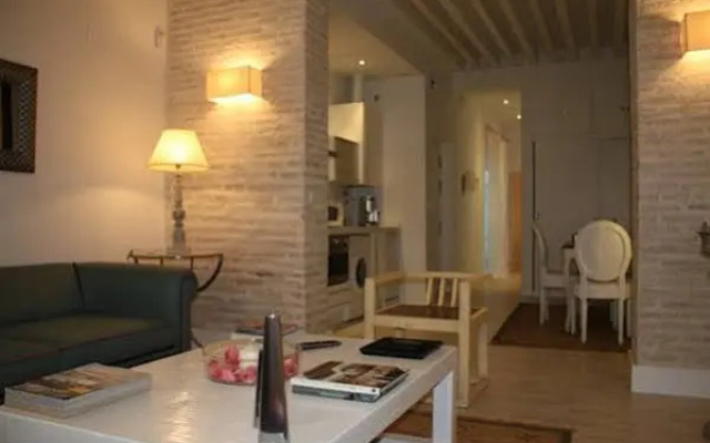 Relator Singular Apartments