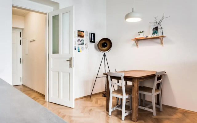 Trendy Local Apartment