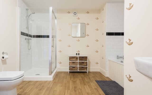 The Broadmead Jungle - Lovely & Central 3BDR Apartments	