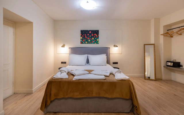 Plaka Arch Suites