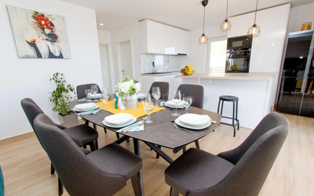 Penthouse With Panoramic View Ally