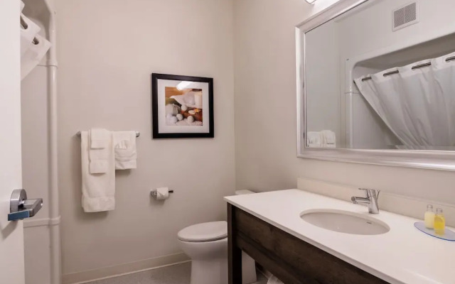 Amsterdam Inn & Suites, an Ascend Collection Hotel