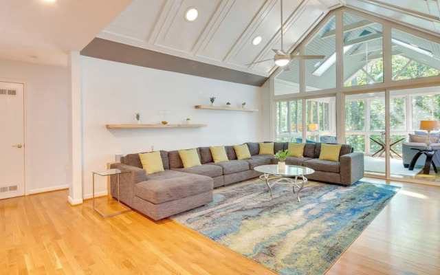 Blue Ridge Mountain Retreat: Deck & Sunroom!