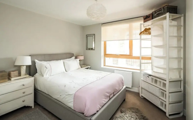 Shiny &amp; Comfy stay with Underground links nearby!
