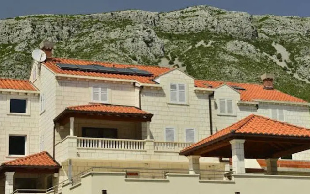 Apartments Mondo