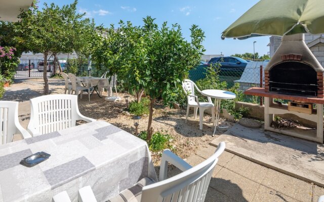 A2 - apt Near Beach w Patio, Parking and Grill