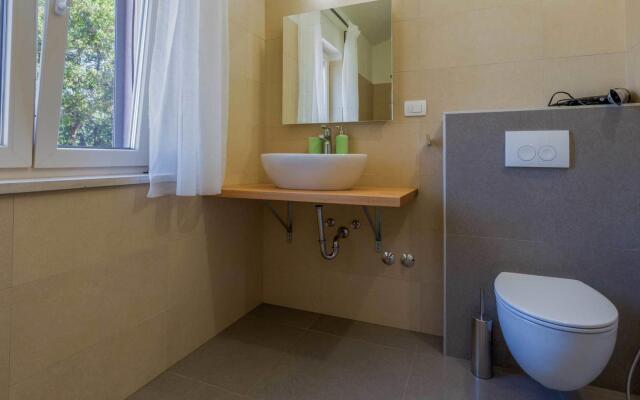 Sea-view Villa in Kaštelir with Private Pool, Terrace