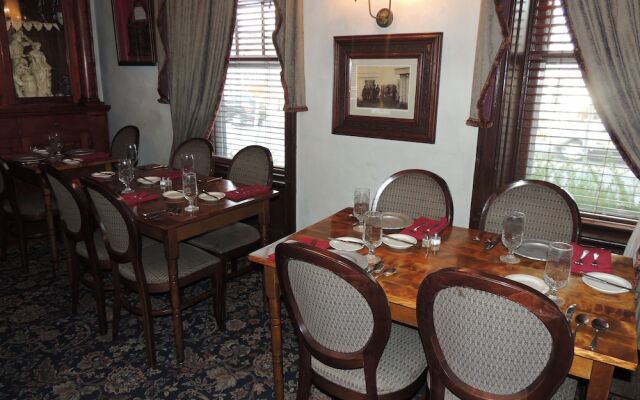 Historic Farnsworth House Inn