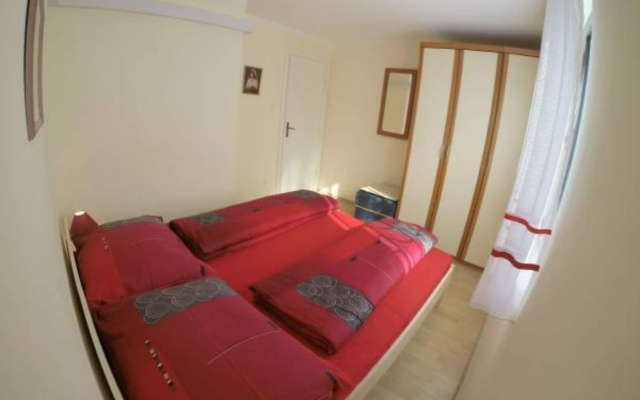 Apartment Marko - 30m from beach; A2 Rogoznica, Riviera Sibenik
