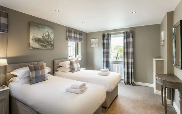 The Townhouses @ Carus Green