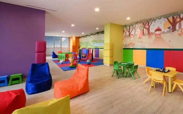 Three-bedrooms, Oakwood Apartments Pik Jakarta