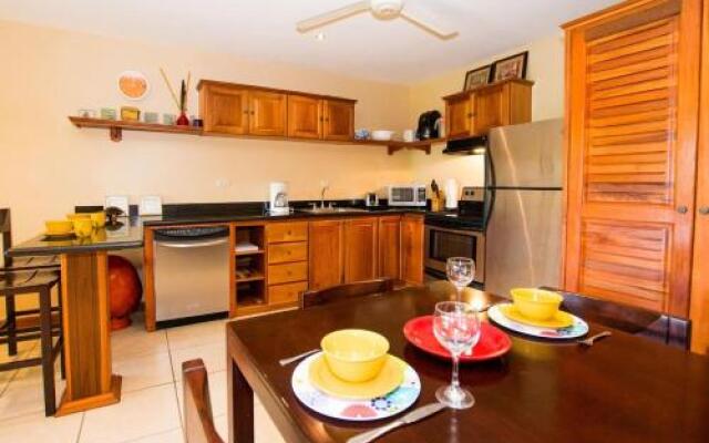 Updated budget condo centrally located at 5 minute drive from 4 beaches