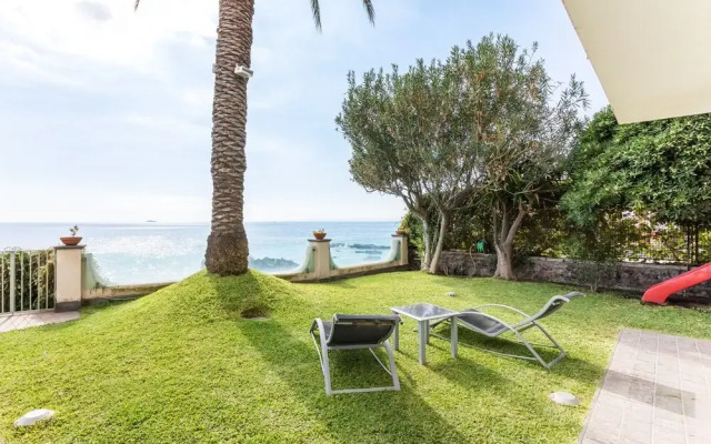 Penelope Seaview Apartment