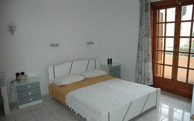 La Luna Apartments