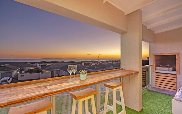 Big Bay Beach Club 43