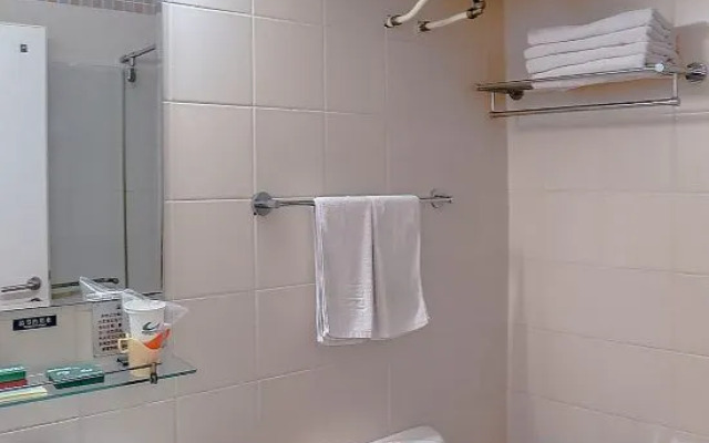 Guantong Modern Hotel (Beijing Qianmen)