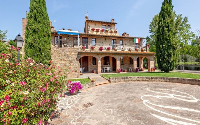 Elegant Apartment in Alberi-montaione With a View