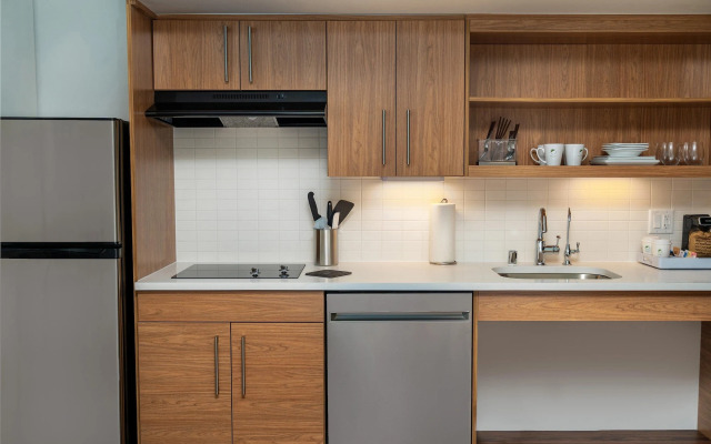 Element Sacramento Airport