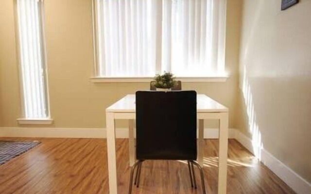 Furnished Washer & Dryer Near HWY 101