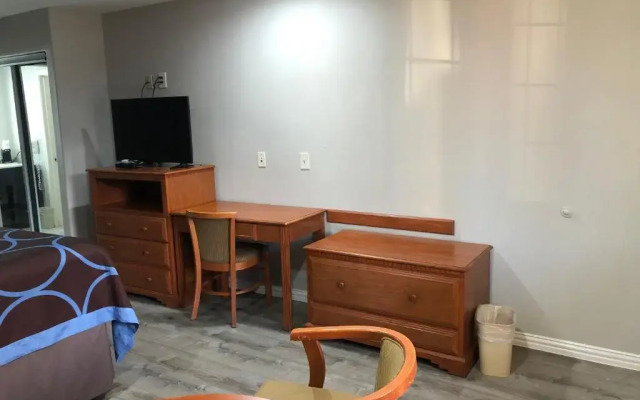 Diboll Inn & Suites
