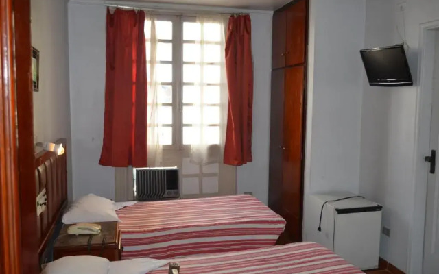 Reinales Plaza Hotel