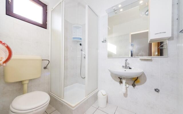 Stunning Home in Rovanjska With 5 Bedrooms, Wifi and Outdoor Swimming Pool
