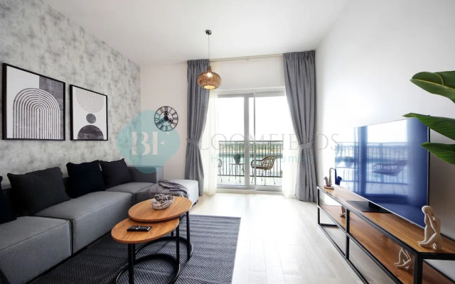 Stunning canal view apartment Yas island