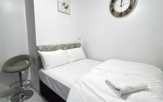 OYO Unique Guestroom - Farnworth, Easy Access to Bolton