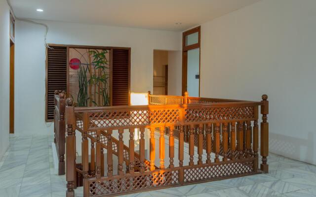 OYO 366 Thamadhiro Residence