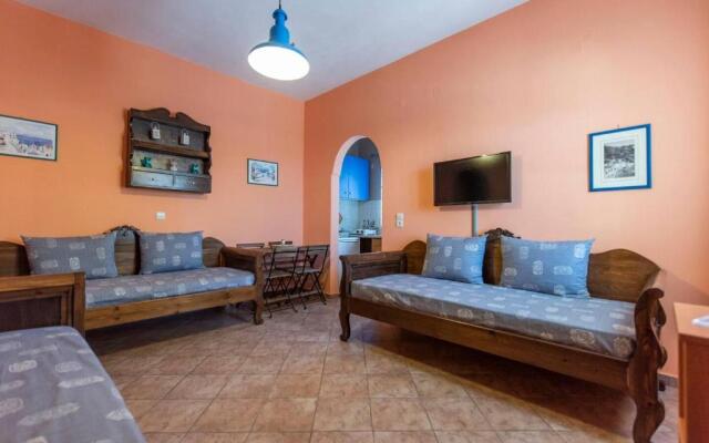 Santorious Spacious Apartment