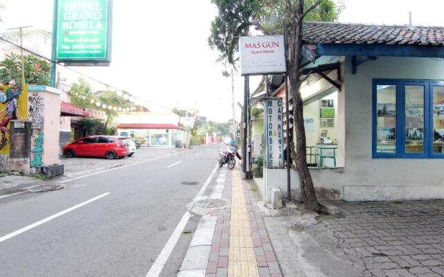 Mas Gun Homestay by ZUZU