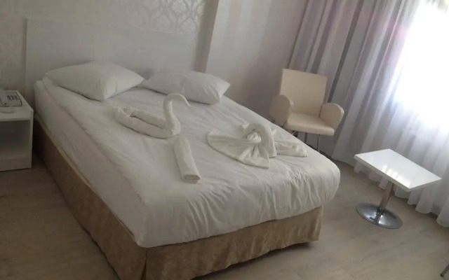 Cinas Hotel