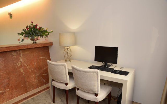 Porto Domus Hotel