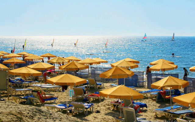 Akti Coast Club