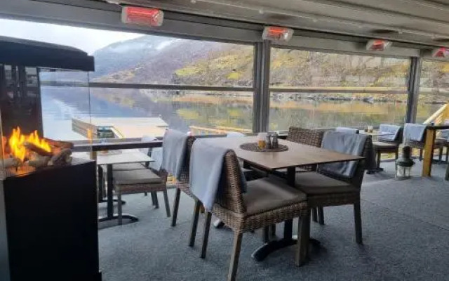 Flam Marina And Apartments