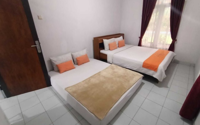 Villa ChavaMinerva Hanni Ciater with Pool – Guest Rooms – Cisaat